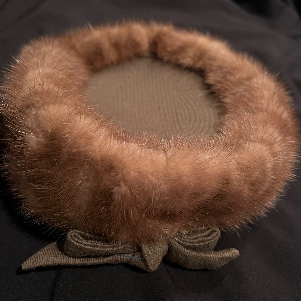 Vintage 1960’s Montaldo’s Mink Fur Pillbox Hat